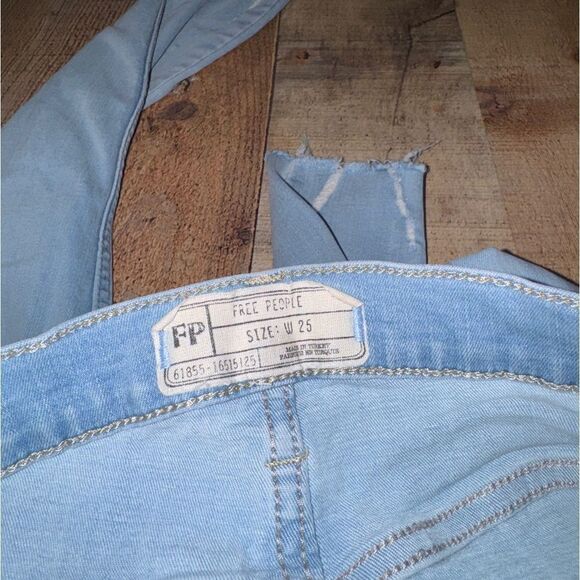 Free People Distressed Raw Hem Jeans Size 25 light wash - Picture 11 of 11